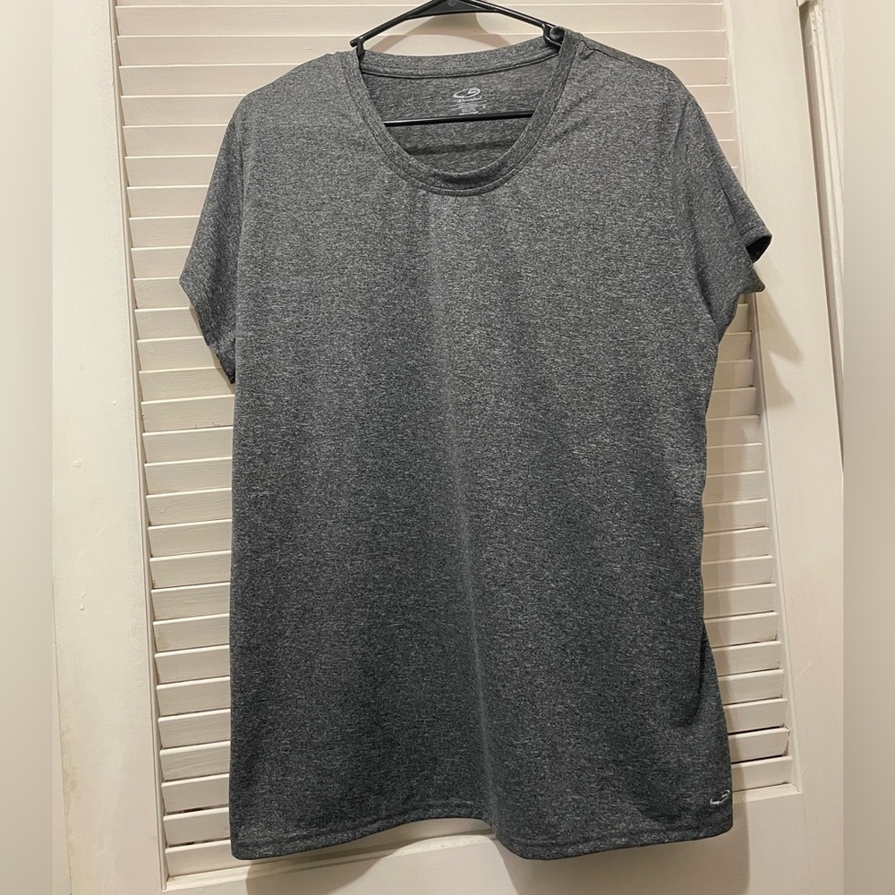 Champion’s Women Gray Short Sleeve Top NWOT